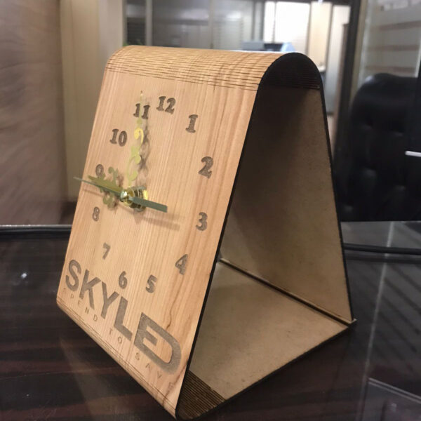 SKYLED WOODEN TABLE CLOCK